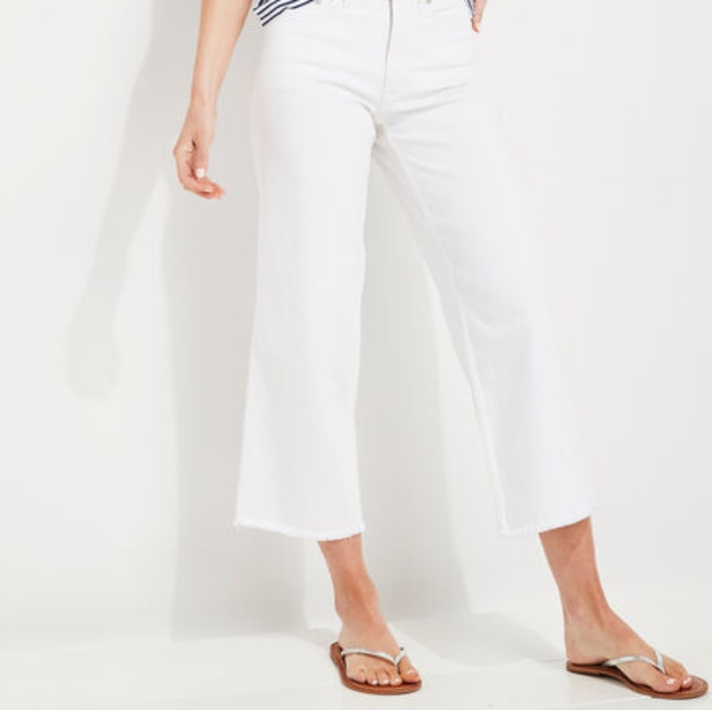 Vineyard Vines, white jeans frayed ankles